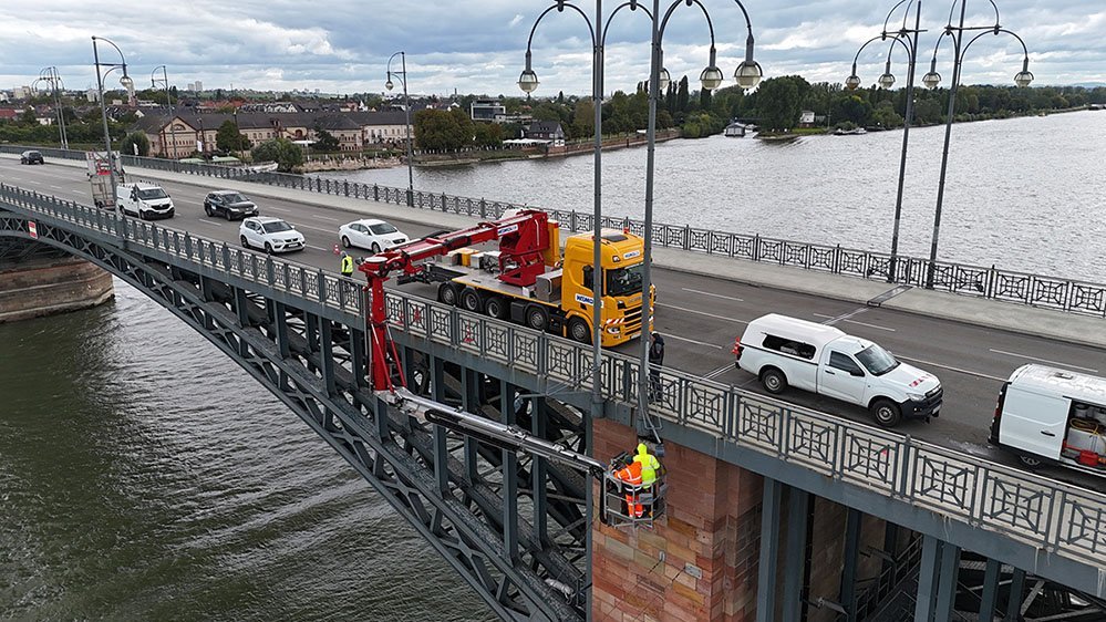 Theodor-Heuss-Brücke - Bauwerksreinigung